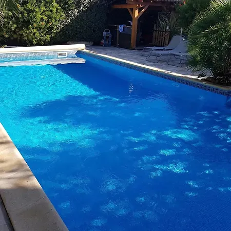 Spacieuse A Avec Piscine Et Jardin. Villa Agde