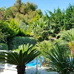 ヴィラ Spacieuse A Avec Piscine Et Jardin. *