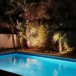 빌라 Spacieuse A Avec Piscine Et Jardin.