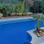 빌라 Spacieuse A Avec Piscine Et Jardin.