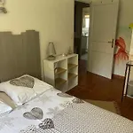 Spacieuse A Avec Piscine Et Jardin. 빌라