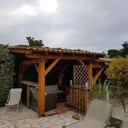 Spacieuse A Avec Piscine Et Jardin. Villa Agde