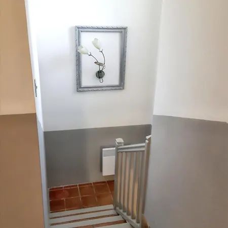 Spacieuse A Avec Piscine Et Jardin. *