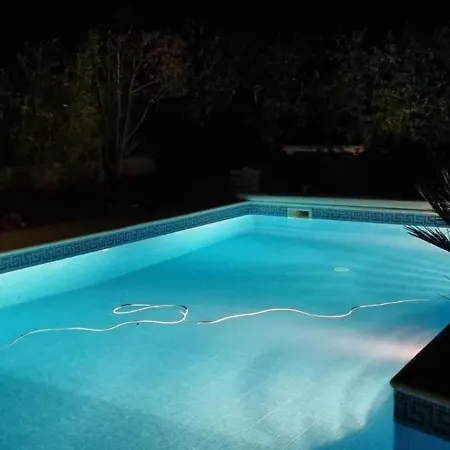 De 4 Avec Piscine Privee Jardin Clos Et Wifi A A 1 Km De La Villa