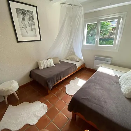 Spacieuse A Avec Piscine Et Jardin.