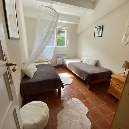 Spacieuse A Avec Piscine Et Jardin. *