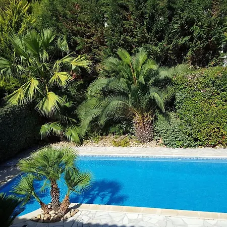 Spacieuse A Avec Piscine Et Jardin. Villa Agde