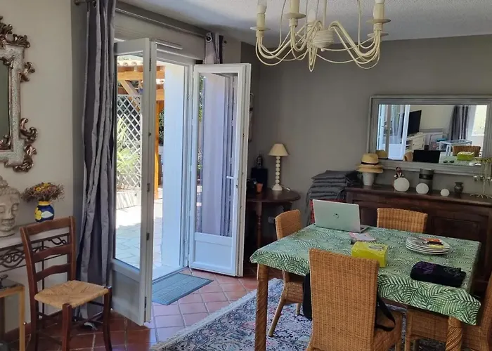 Spacieuse à Avec Piscine Et Jardin. Agde