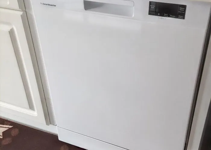 Villa Spacieuse à Avec Piscine Et Jardin.