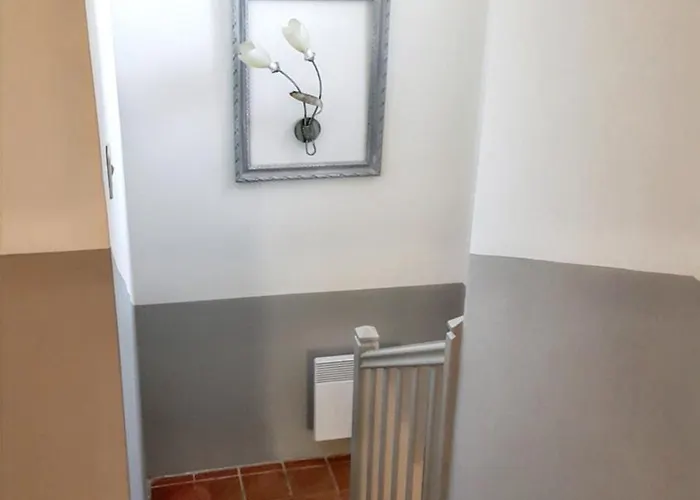 Spacieuse A Avec Piscine Et Jardin. *