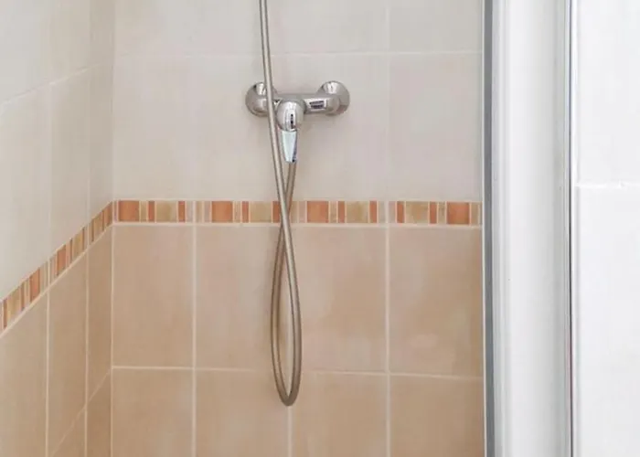 Spacieuse A Avec Piscine Et Jardin. 别墅