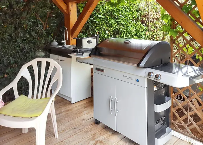 Villa Spacieuse A Avec Piscine Et Jardin.