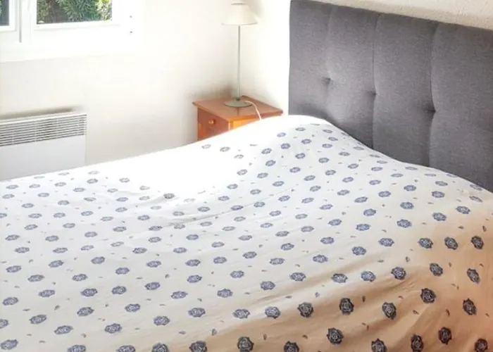 Villa Spacieuse A Avec Piscine Et Jardin. *