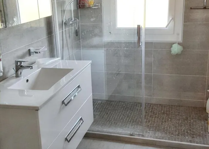 Spacieuse A Avec Piscine Et Jardin. 别墅 阿格德