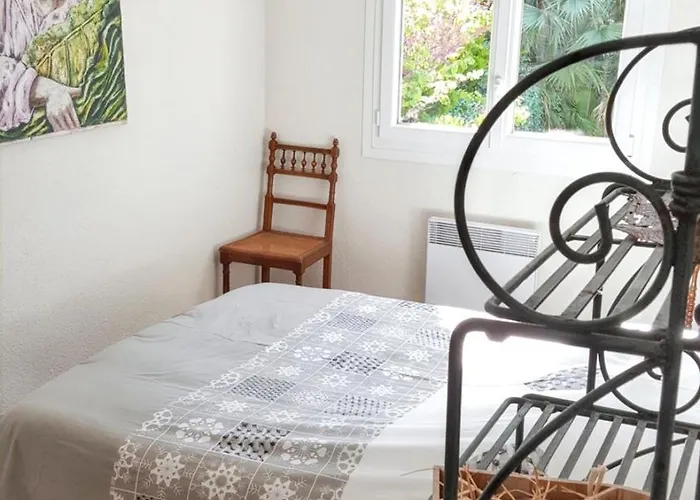 Villa Spacieuse à Avec Piscine Et Jardin. Agde