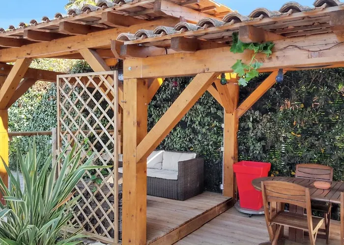 Spacieuse à Avec Piscine Et Jardin. Agde