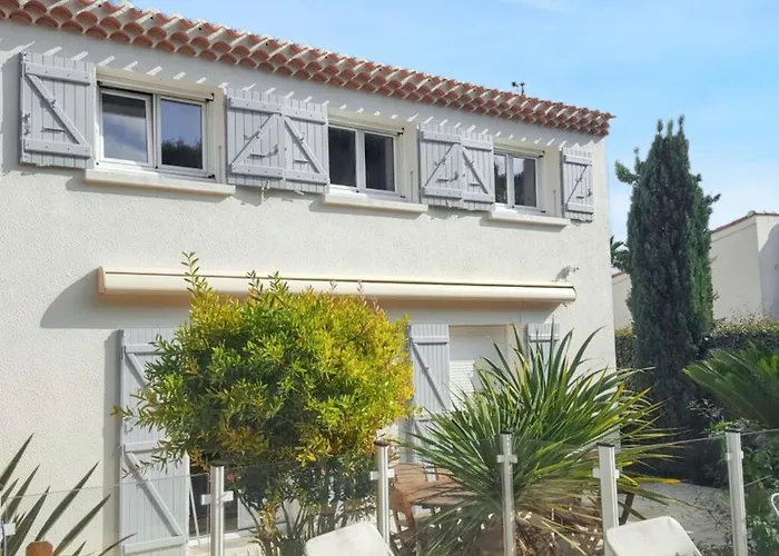 Spacieuse A Avec Piscine Et Jardin.